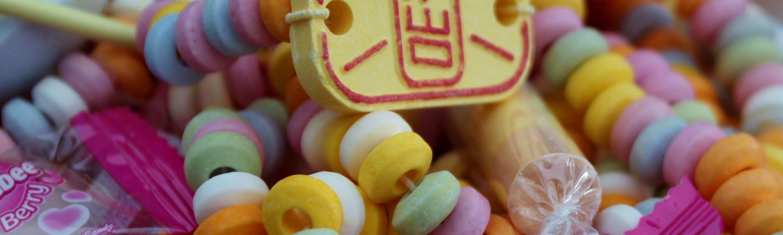 10-dagen-geen-suiker Buntes Süßigkeiten-Konfekt, ideal als gesunde Fitness-Belohnung für eine ausgewogene Ernährung.