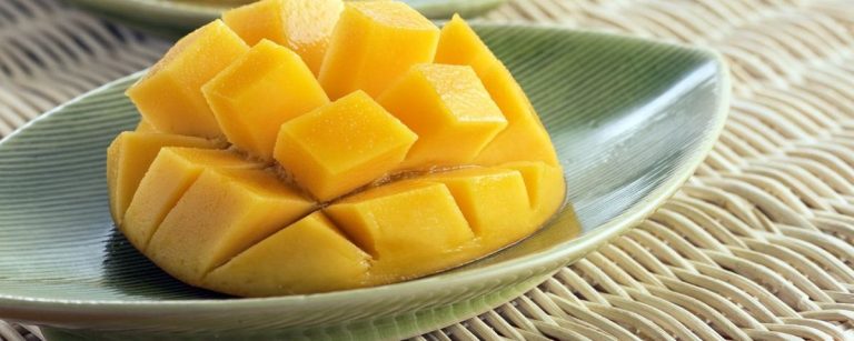 Saftige Mango, perfekt für Fitnessernährung und gesunde Snacks.