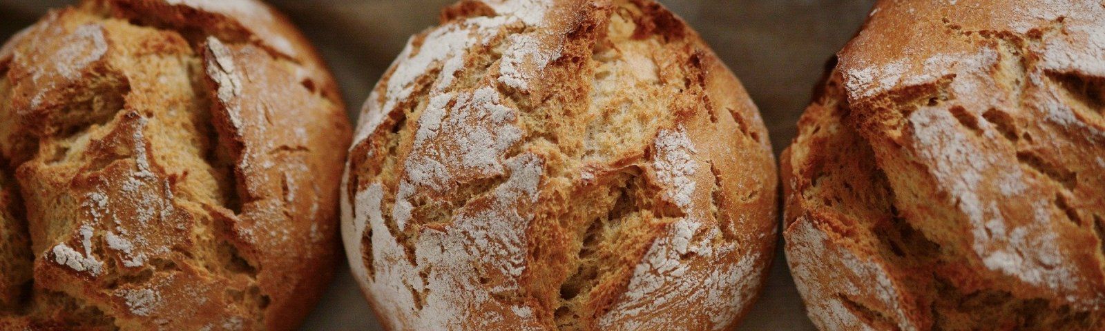 Knuspriges Vollkornbrot für eine gesunde Ernährung – perfekt für Fitness und Wohlbefinden.