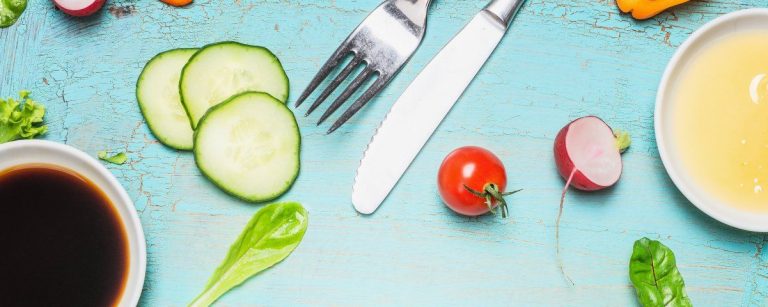 Gesunde Zutaten für Salat, Fitness-Ernährung.