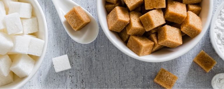 Würfelzucker und Puderzucker für gesunde Fitnessernährung.