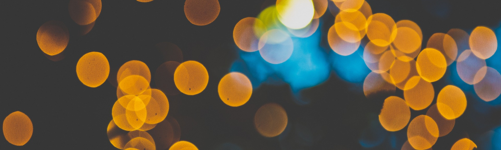 Hintergrund mit Bokeh-Lichtern und blauem Schimmer, perfekt für Fitness und Ernährung